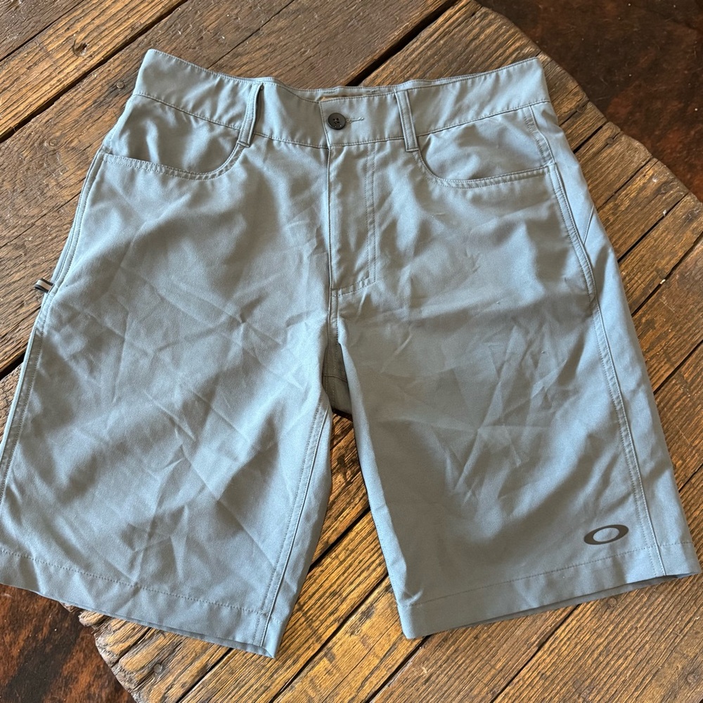 Oakley Men’s Grey Performance Shorts Size 32